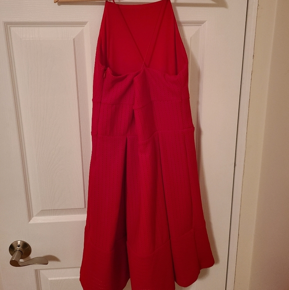 Little Red 3D-Mesh Dress - Picture 3 of 4
